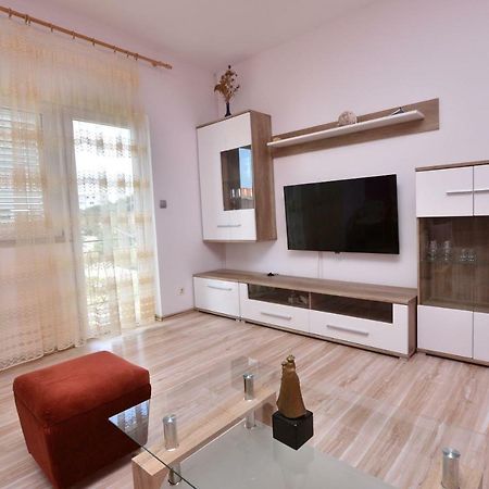 Apartments Jere Proto Примоштен Екстер'єр фото