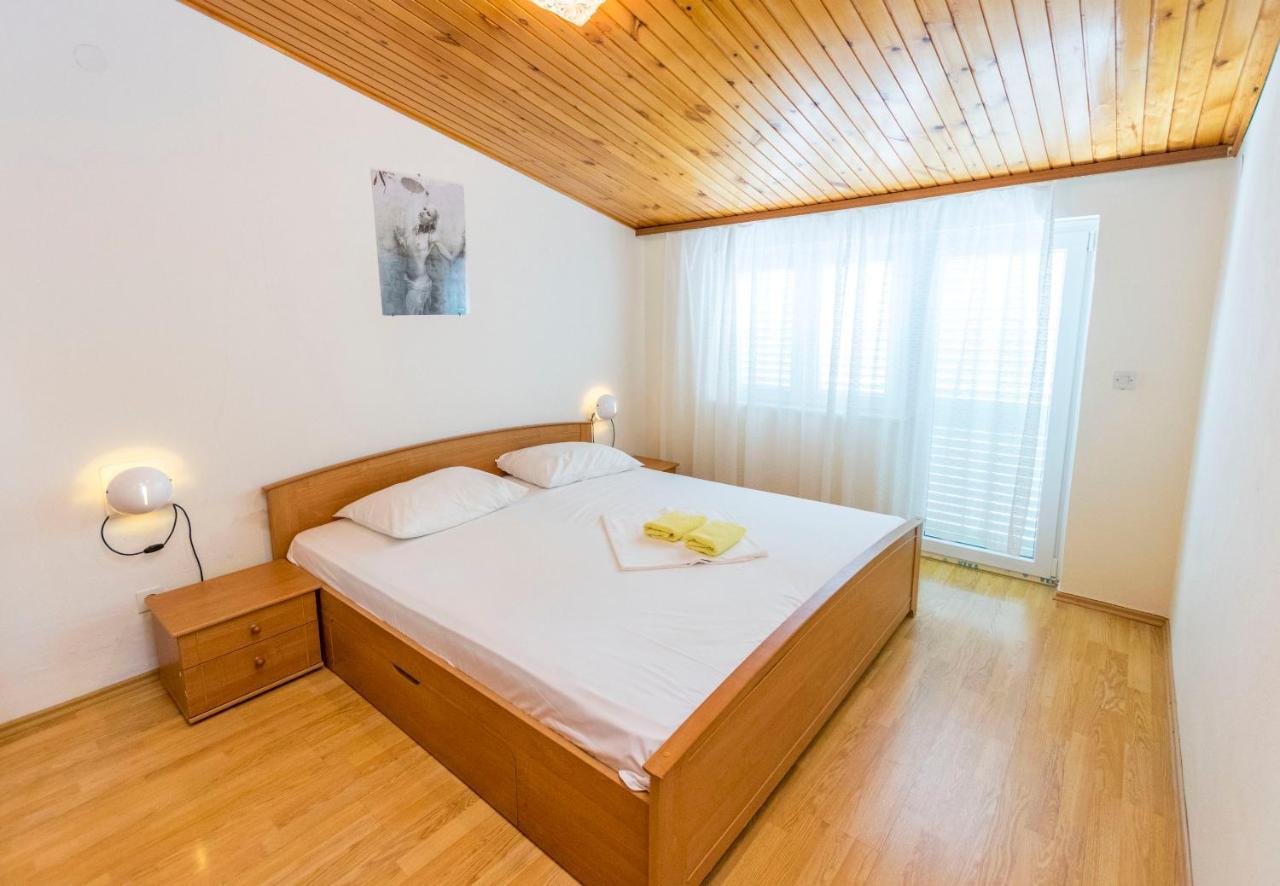 Apartments Jere Proto Примоштен Екстер'єр фото