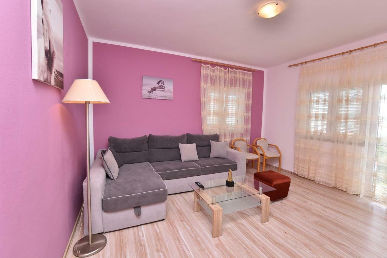 Apartments Jere Proto Примоштен Екстер'єр фото