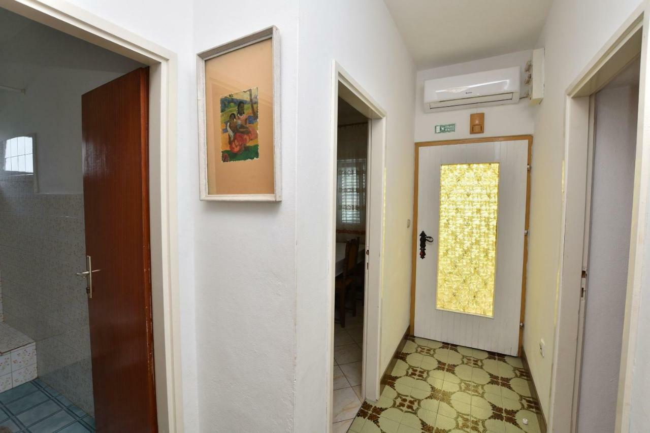 Apartments Jere Proto Примоштен Екстер'єр фото