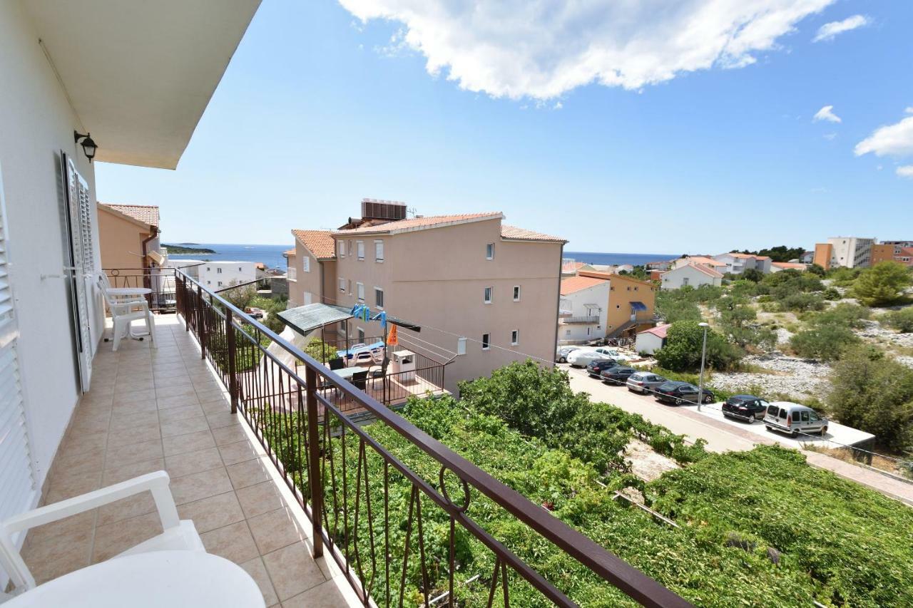 Apartments Jere Proto Примоштен Екстер'єр фото
