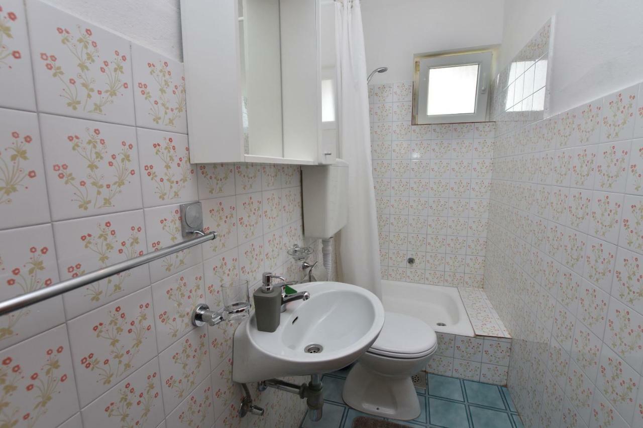 Apartments Jere Proto Примоштен Екстер'єр фото