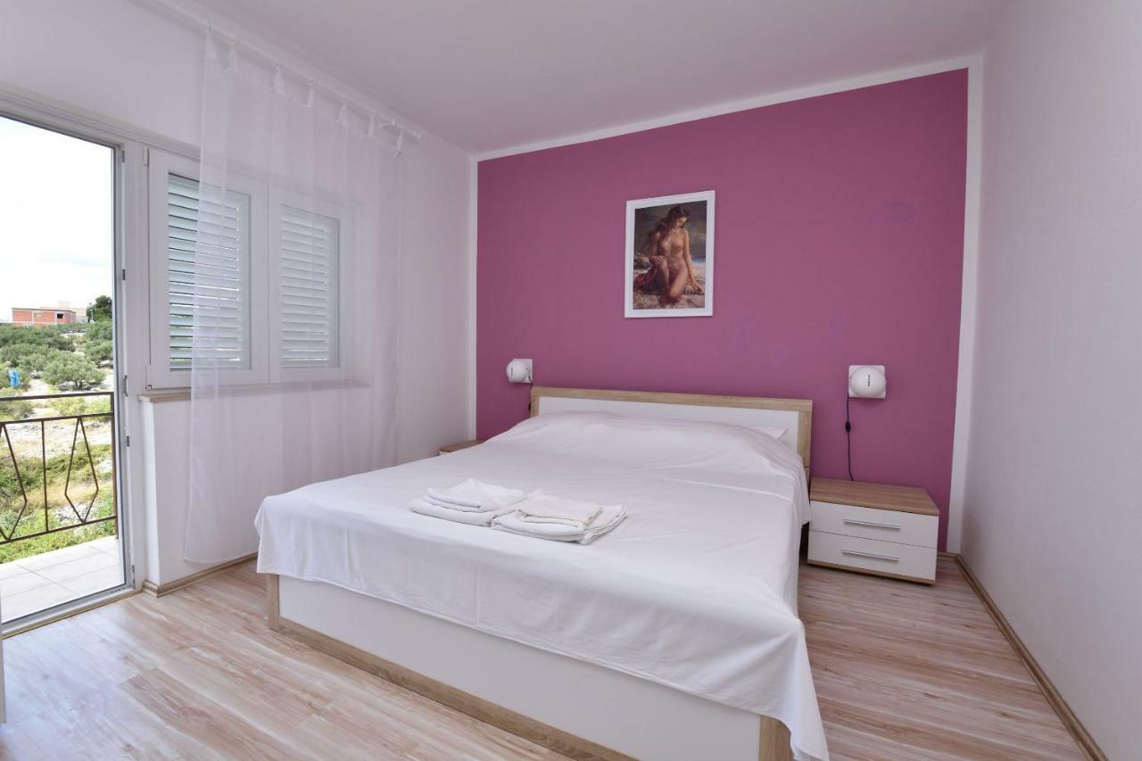 Apartments Jere Proto Примоштен Екстер'єр фото