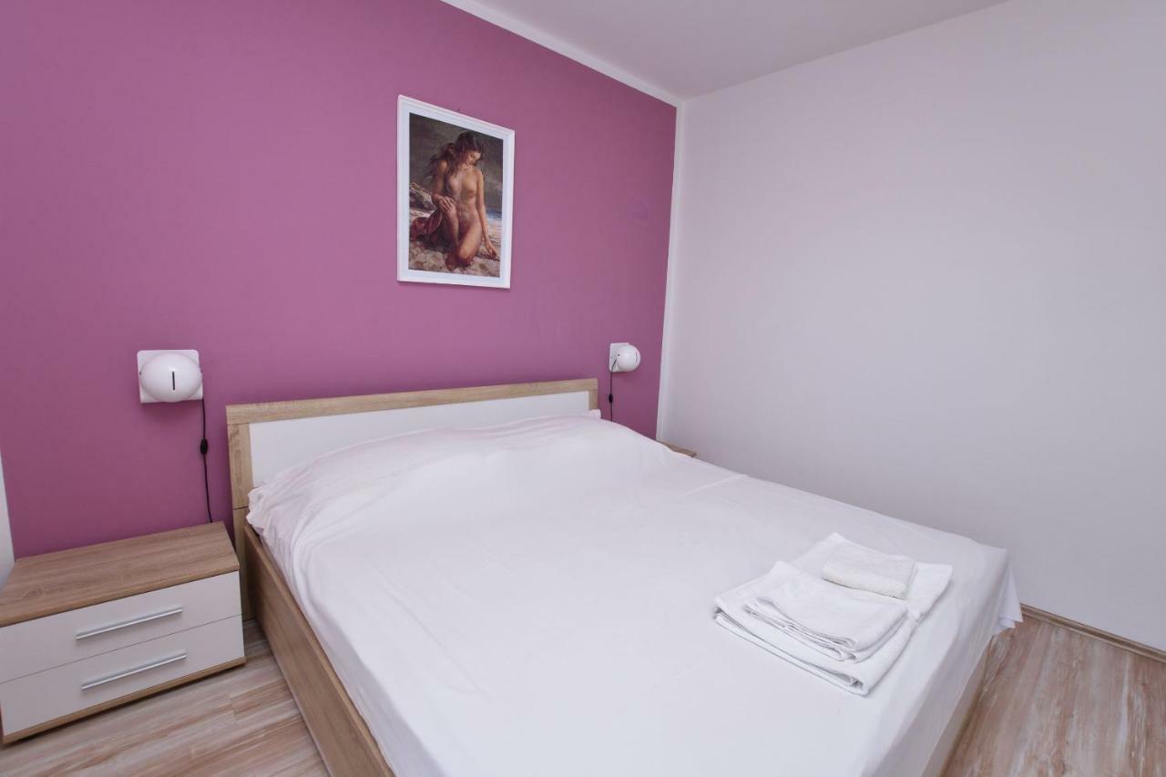 Apartments Jere Proto Примоштен Екстер'єр фото
