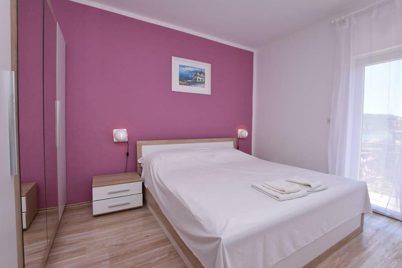 Apartments Jere Proto Примоштен Екстер'єр фото
