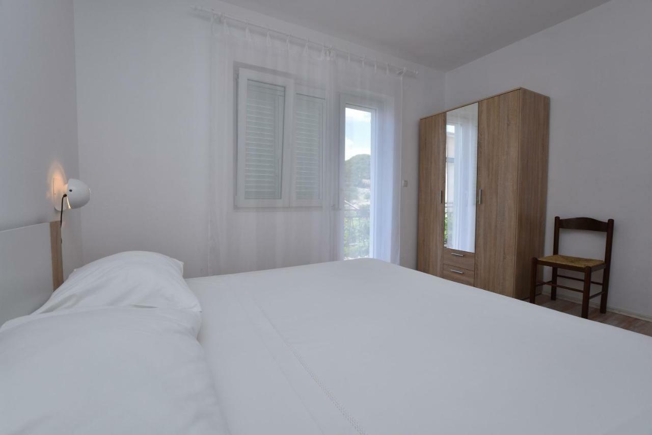 Apartments Jere Proto Примоштен Екстер'єр фото