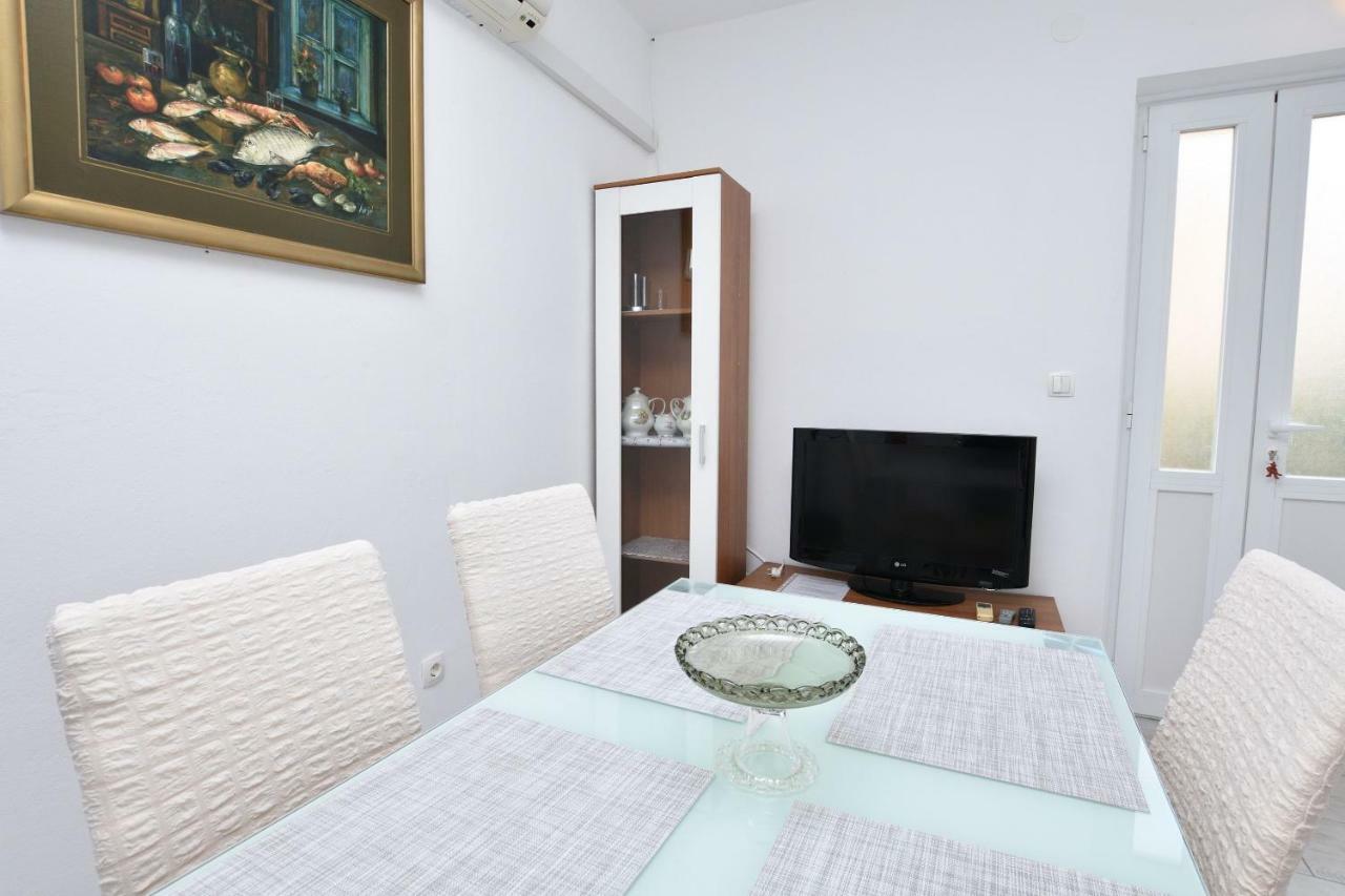 Apartments Jere Proto Примоштен Екстер'єр фото
