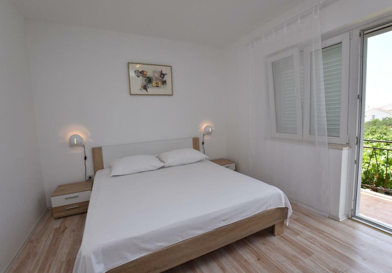Apartments Jere Proto Примоштен Екстер'єр фото