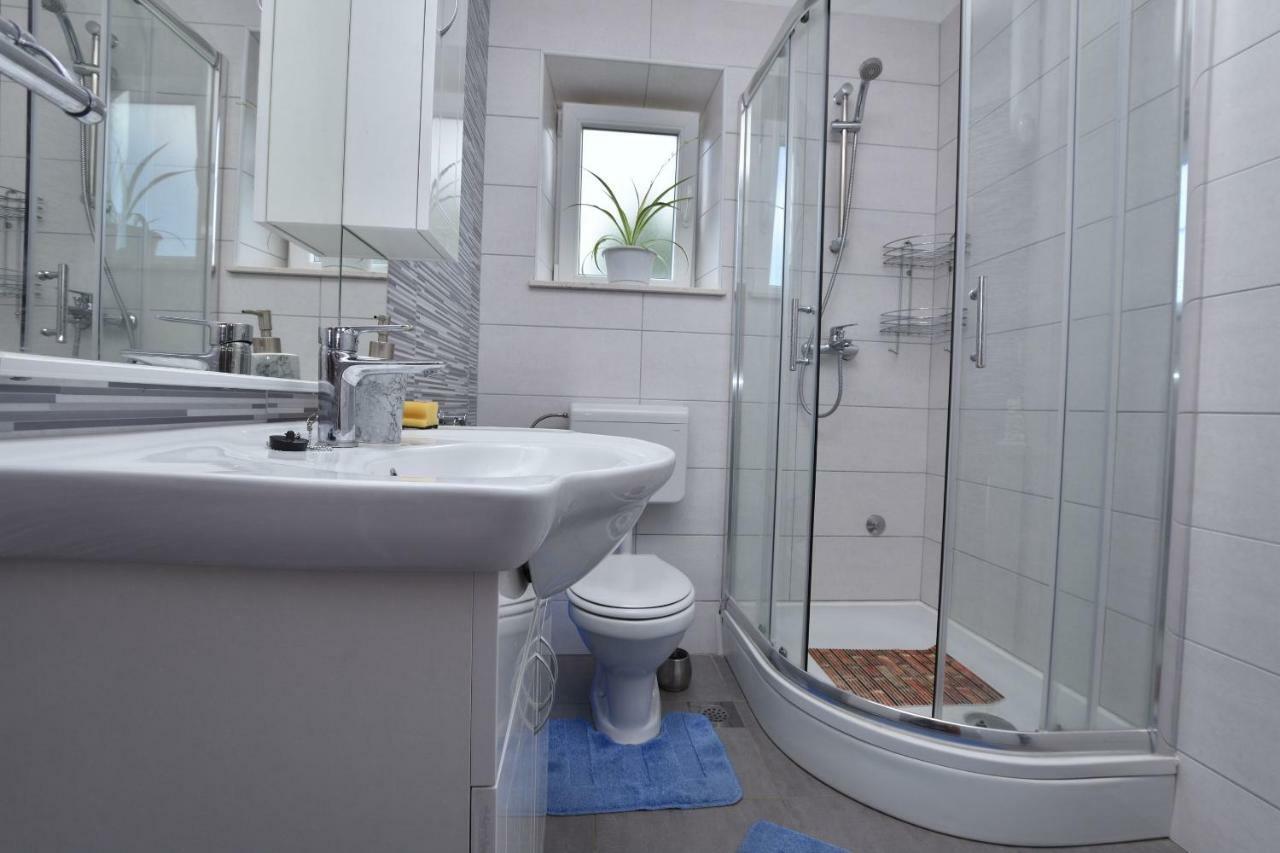 Apartments Jere Proto Примоштен Екстер'єр фото