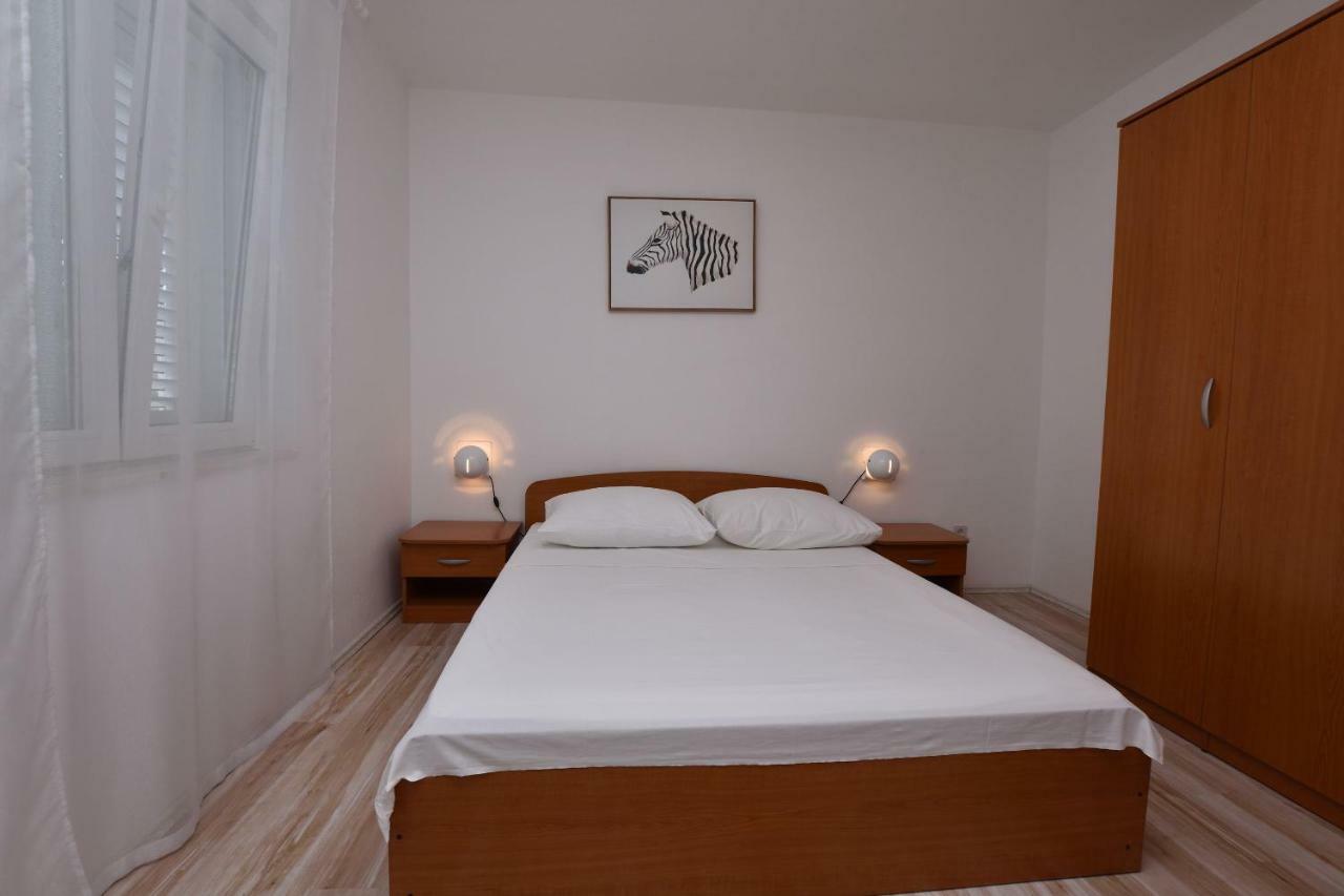 Apartments Jere Proto Примоштен Екстер'єр фото