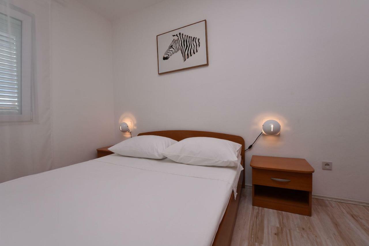 Apartments Jere Proto Примоштен Екстер'єр фото