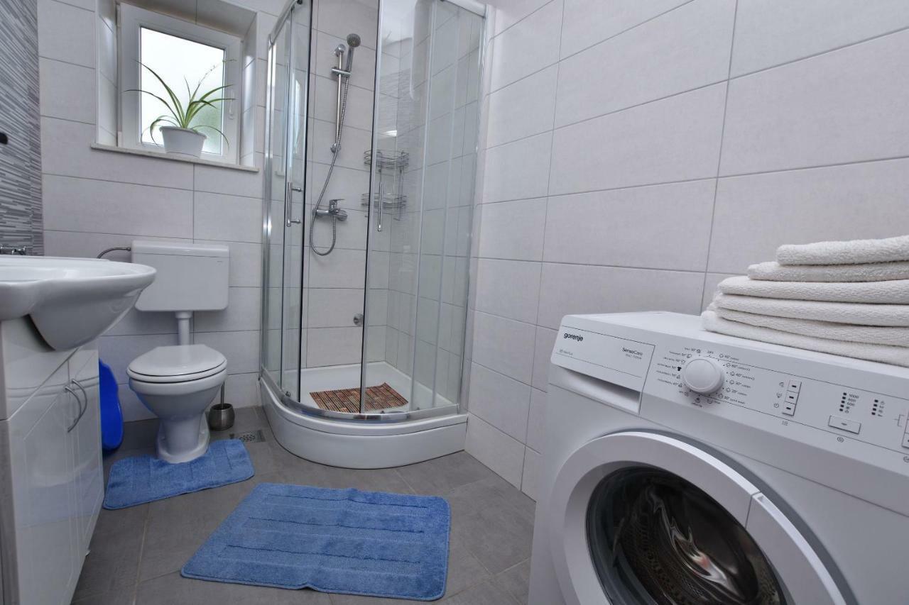 Apartments Jere Proto Примоштен Екстер'єр фото