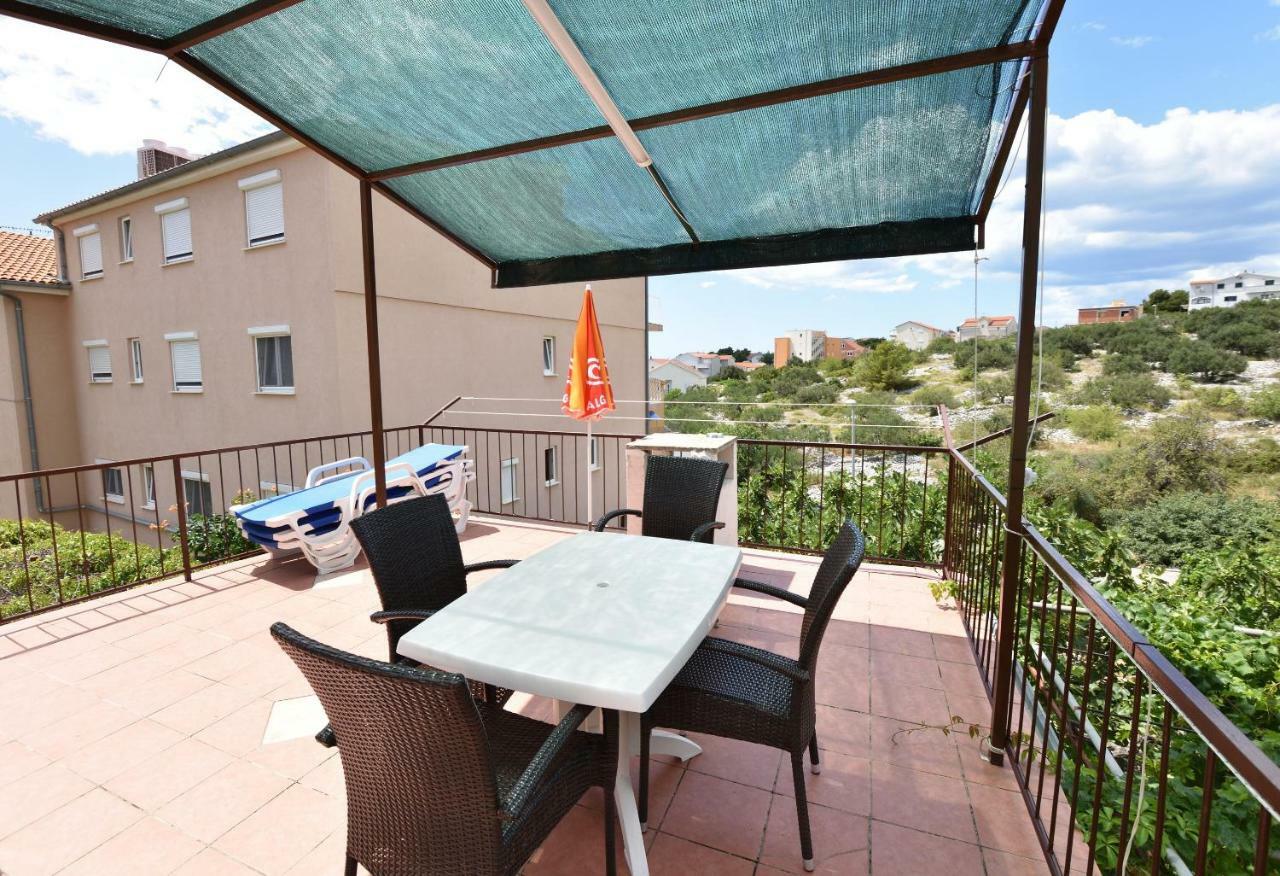 Apartments Jere Proto Примоштен Екстер'єр фото